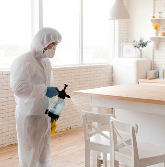 رش مبيدات حشرية في الخليفة